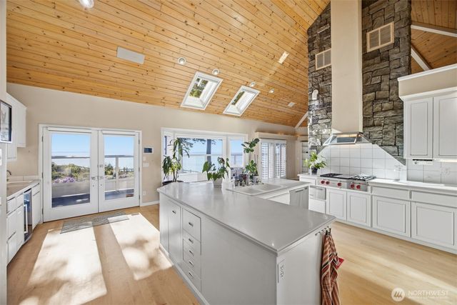 6867 Holeman Avenue, Blaine, WA 98230