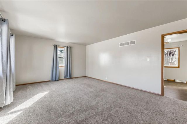 34 Caribou Circle, St Joseph, MO 64506