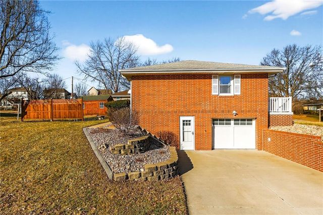 34 Caribou Circle, St Joseph, MO 64506