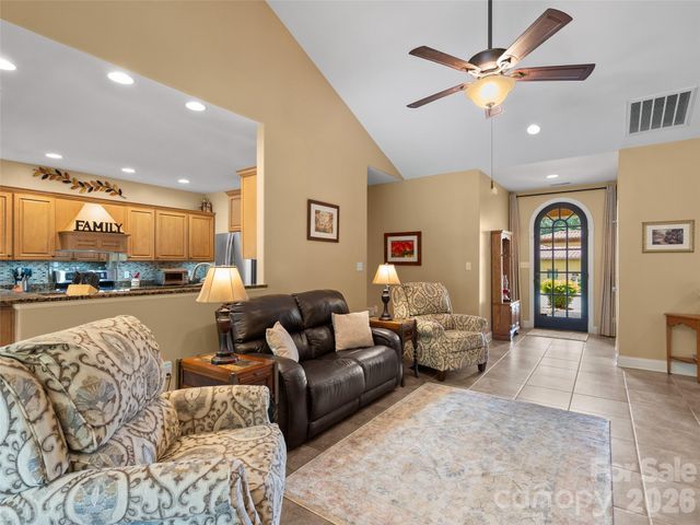 19 Pacifico Drive, Asheville, NC 28806