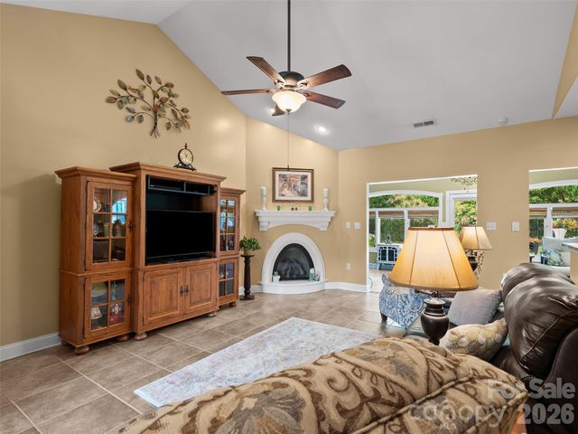 19 Pacifico Drive, Asheville, NC 28806