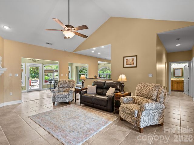 19 Pacifico Drive, Asheville, NC 28806