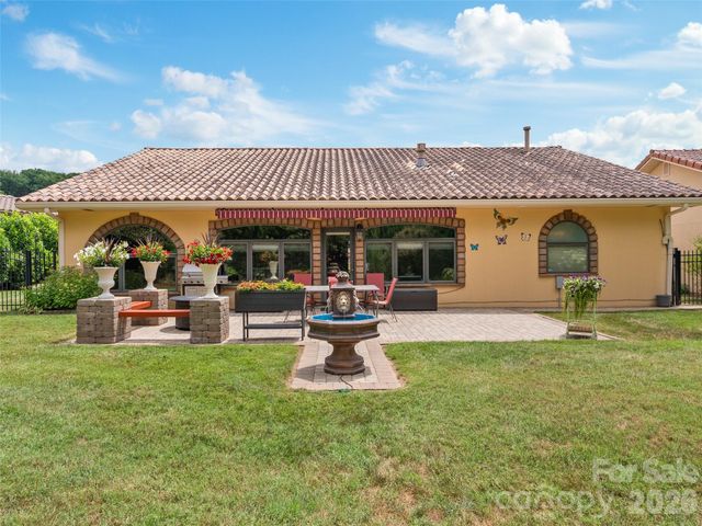 19 Pacifico Drive, Asheville, NC 28806