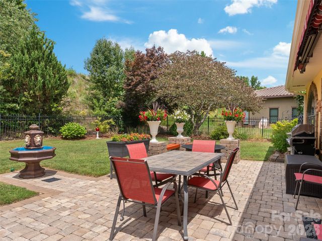 19 Pacifico Drive, Asheville, NC 28806