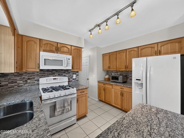 25 Rimwood Lane, Howell, NJ 07731