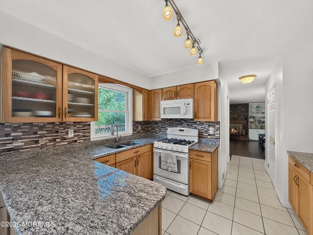 25 Rimwood Lane, Howell, NJ 07731