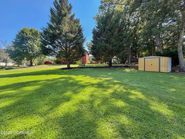 25 Rimwood Lane, Howell, NJ 07731