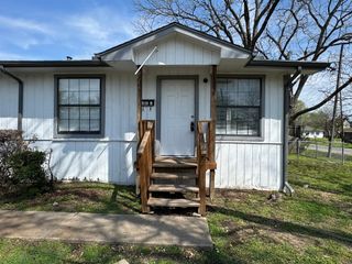 208 S DALLAS Street D, Kaufman, TX 75142