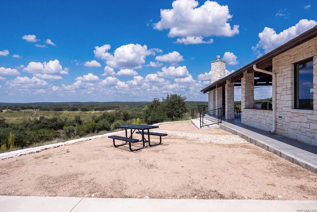 937 Blueridge Vw, Canyon Lake, TX 78133