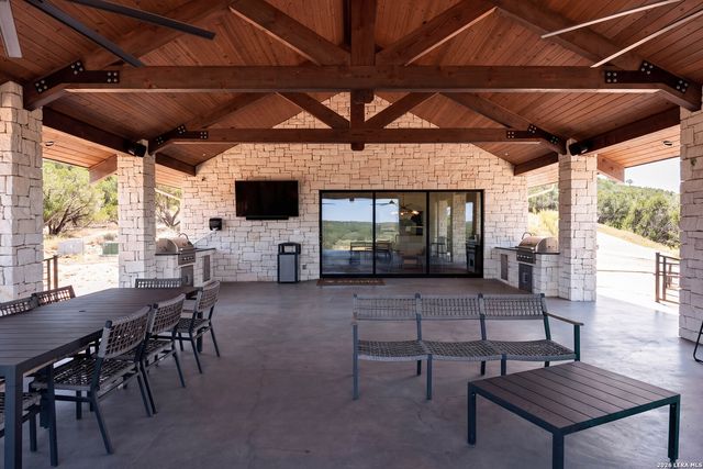 937 Blueridge Vw, Canyon Lake, TX 78133