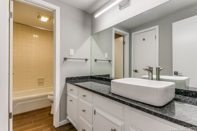 3678 Hidden Dr Apt 604, San Antonio, TX 78217