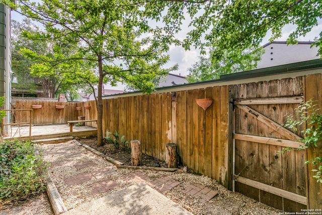 3678 Hidden Dr Apt 604, San Antonio, TX 78217