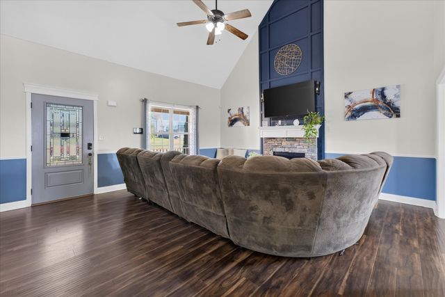 456 Mirren Cir, Clarksville, TN 37042
