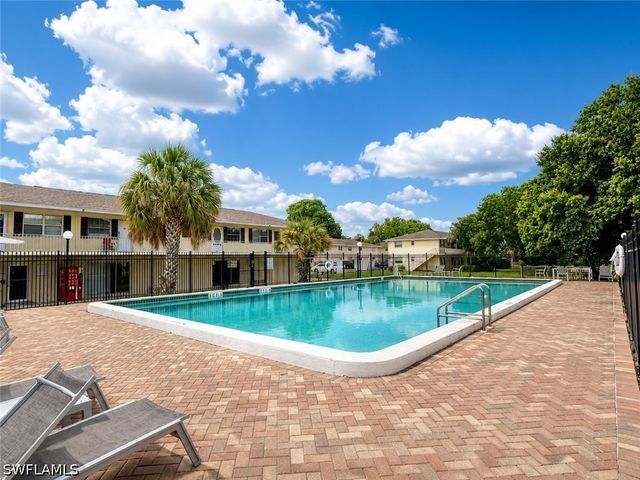 3325 Airport RD N R4, Naples, FL 34105