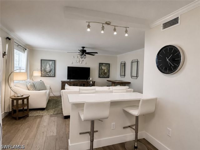 3325 Airport RD N R4, Naples, FL 34105