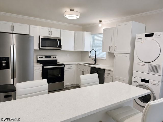 3325 Airport RD N R4, Naples, FL 34105