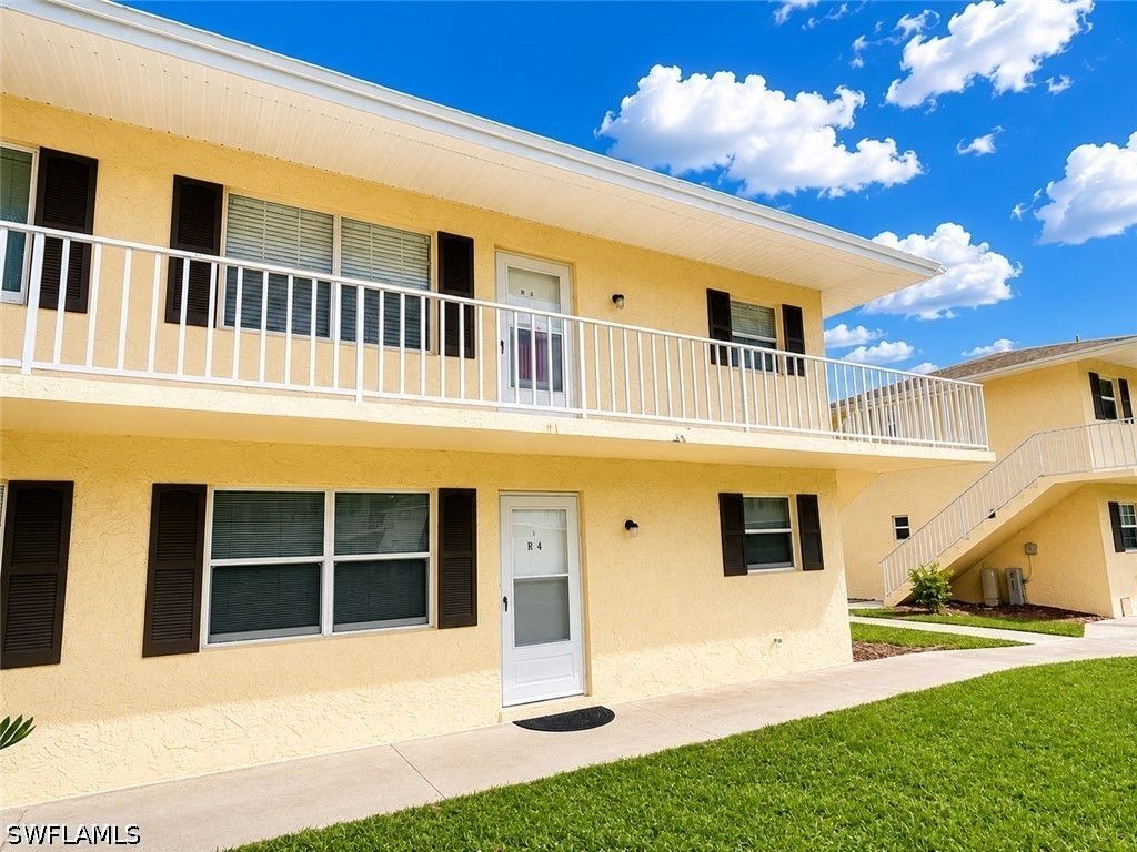 3325 Airport RD N R4, Naples, FL 34105