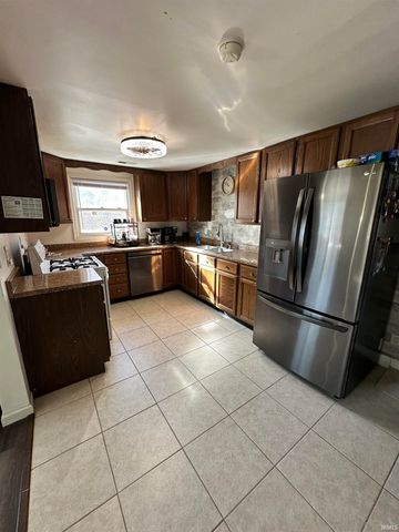 831 Lancaster Drive, South Bend, IN 46614