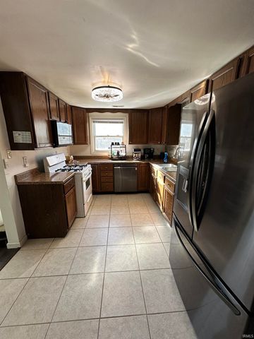 831 Lancaster Drive, South Bend, IN 46614