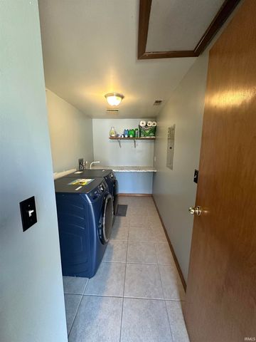 831 Lancaster Drive, South Bend, IN 46614