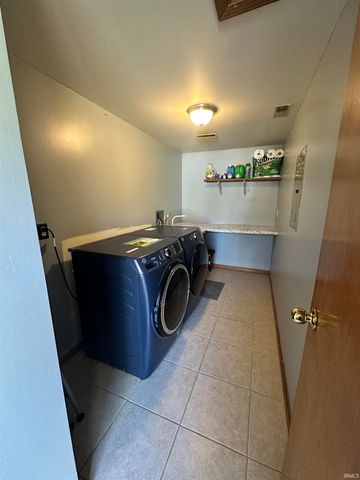 831 Lancaster Drive, South Bend, IN 46614