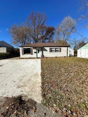 831 Lancaster Drive, South Bend, IN 46614