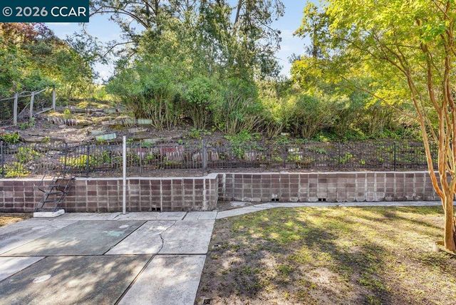 8 Ramona Drive, Orinda, CA 94563