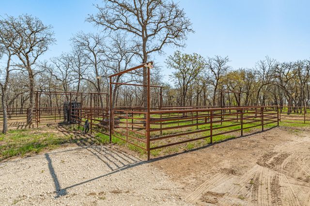 1375 County Road 253, Stephenville, TX 76401