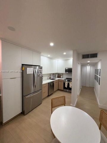 7927 SW 104th St 205E, Miami, FL 33156