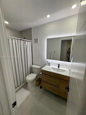 7927 SW 104th St 205E, Miami, FL 33156