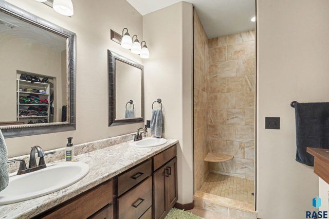8209 E Willow Leaf St Street, Sioux Falls, SD 57110