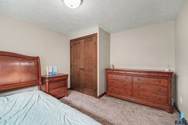 8209 E Willow Leaf St Street, Sioux Falls, SD 57110