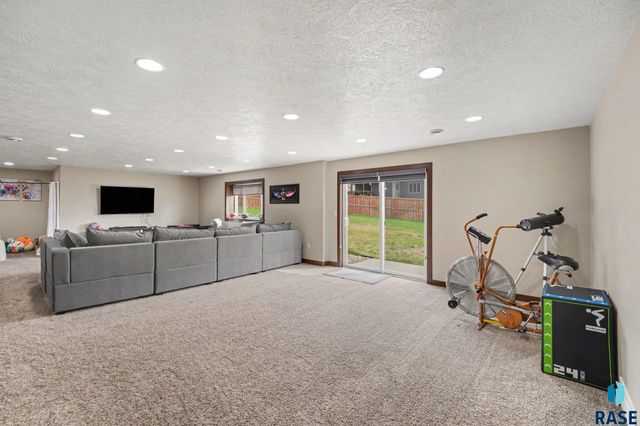8209 E Willow Leaf St Street, Sioux Falls, SD 57110