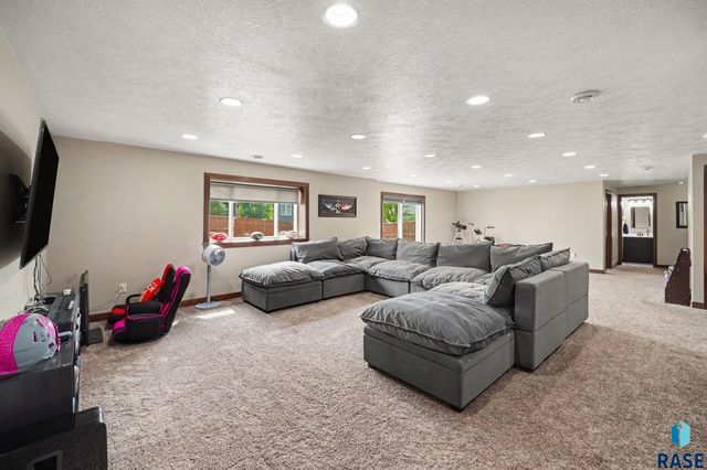 8209 E Willow Leaf St Street, Sioux Falls, SD 57110