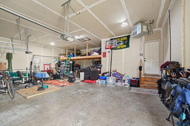 8209 E Willow Leaf St Street, Sioux Falls, SD 57110