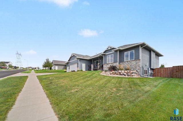 8209 E Willow Leaf St Street, Sioux Falls, SD 57110