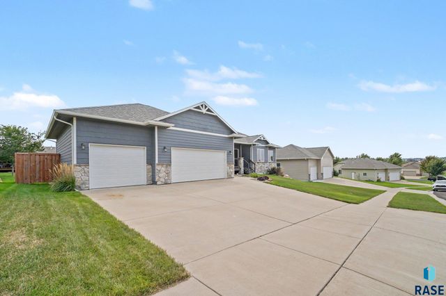 8209 E Willow Leaf St Street, Sioux Falls, SD 57110