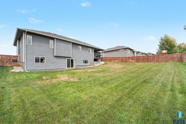 8209 E Willow Leaf St Street, Sioux Falls, SD 57110