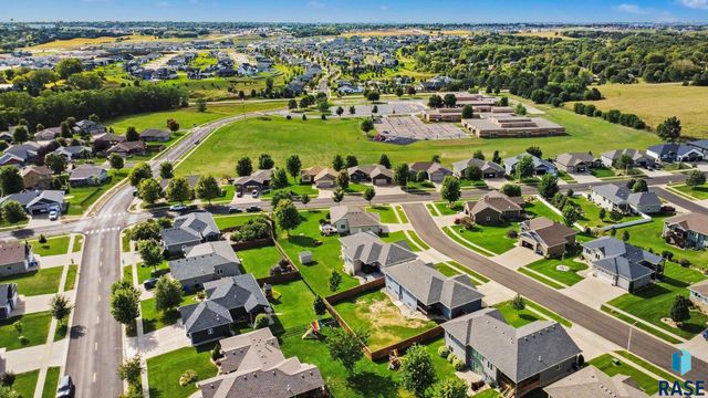 8209 E Willow Leaf St Street, Sioux Falls, SD 57110