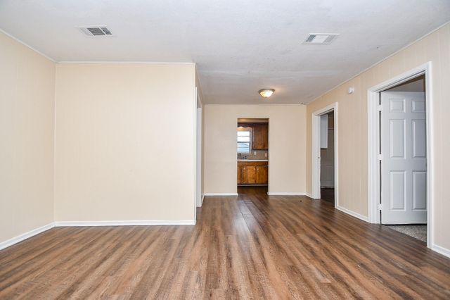 225 17th Ave N, Texas City, TX 77590