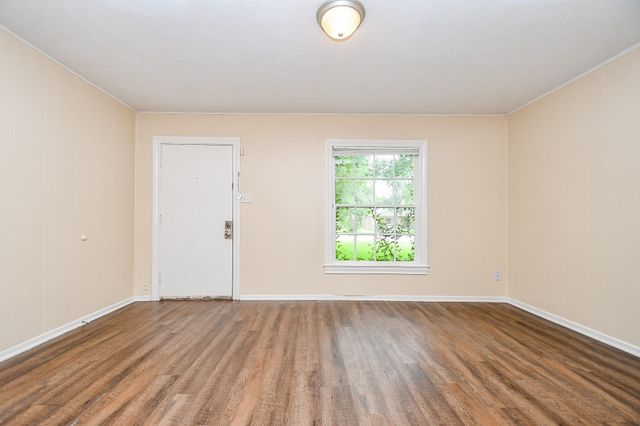 225 17th Ave N, Texas City, TX 77590