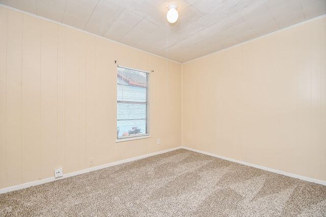 225 17th Ave N, Texas City, TX 77590