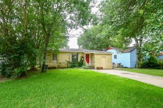 225 17th Ave N, Texas City, TX 77590