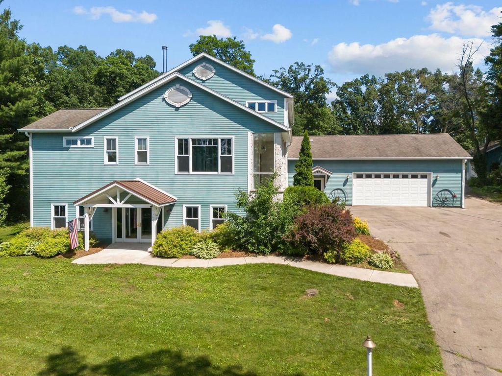 500 HILLSIDE DRIVE, Berlin, WI 54923