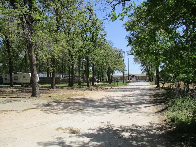 6613 Oakwood Lake Court, Granbury, TX 76049