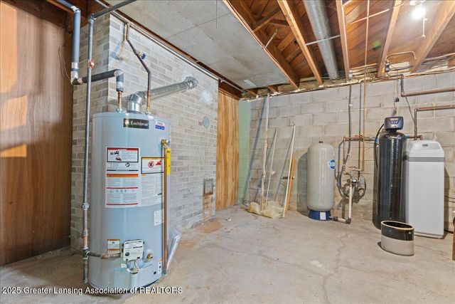 673 Joan Drive, Mason, MI 48854