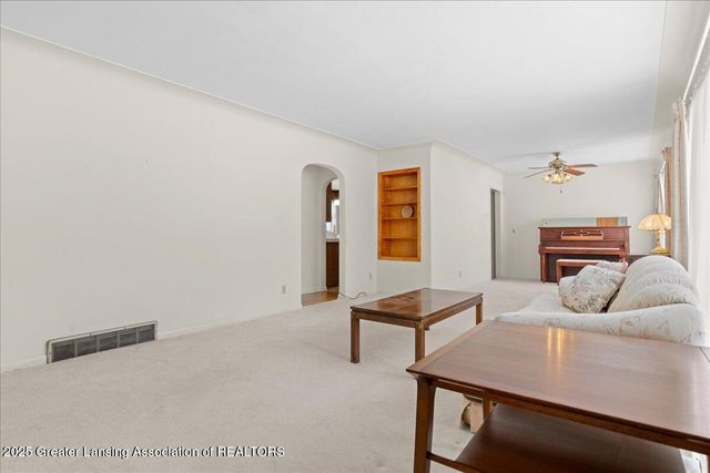 673 Joan Drive, Mason, MI 48854