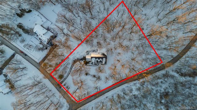 1 Canaan Circle, South Salem, NY 10590