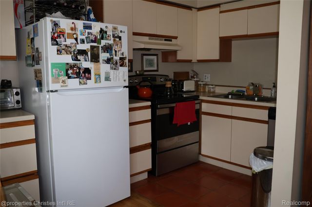 4810 Briarwood Avenue F2, Royal Oak, MI 48073