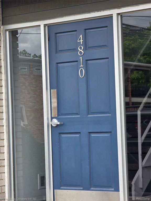 4810 Briarwood Avenue F2, Royal Oak, MI 48073